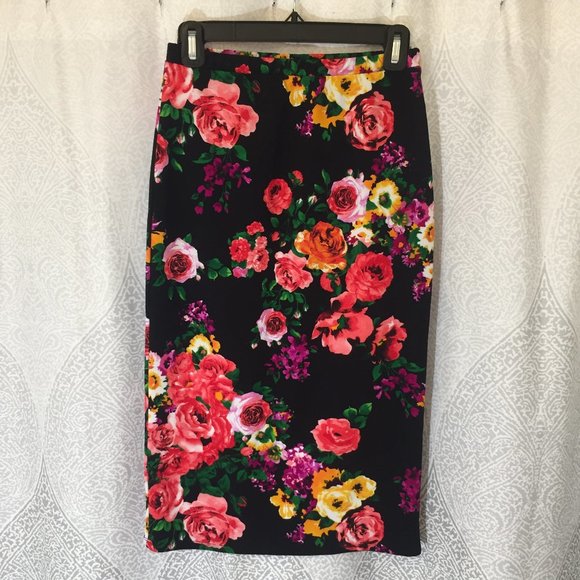 Charlotte Russe Dresses & Skirts - Charlotte Russe Floral Pencil Skirt